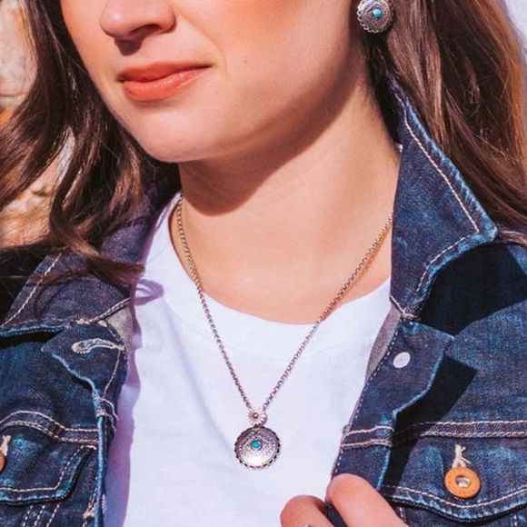 Montana Silversmiths Aztec Center of the Storm Scalloped Turquoise Necklace New! - Picture 6 of 13